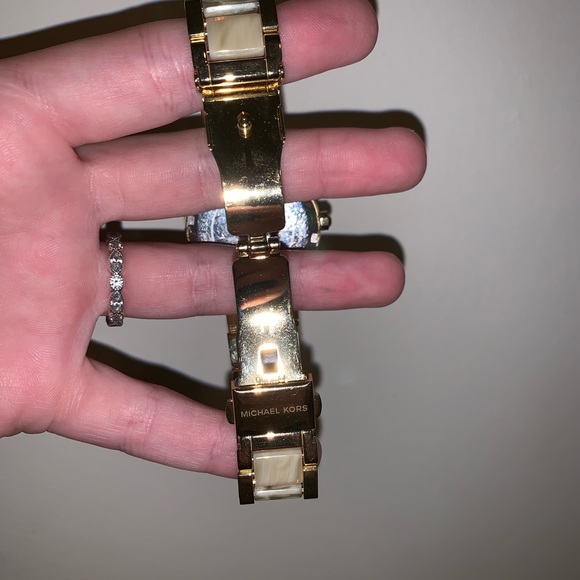 Michael Kors Watch - Picture 4 of 4